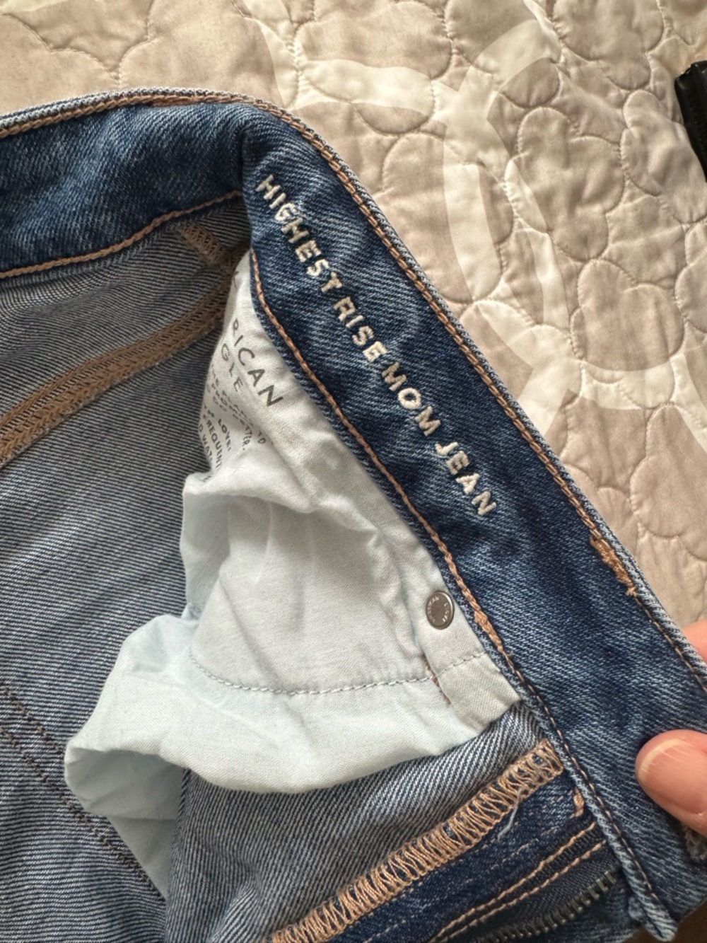 American Eagle Outfitters Women’s Highest Rise Mom Jean - Picture 8 of 8